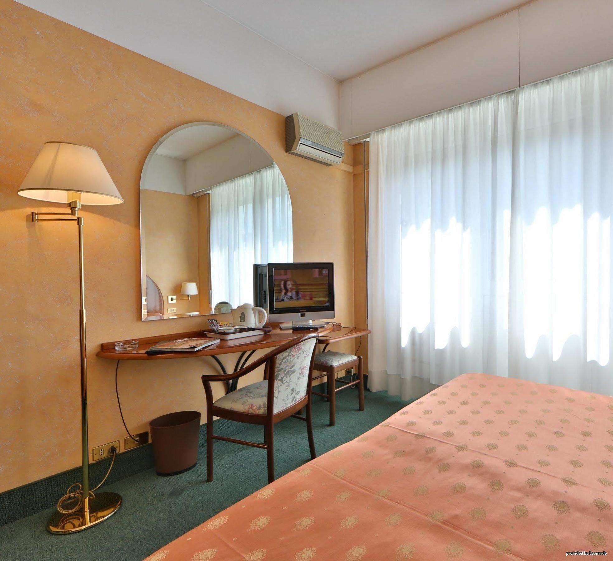 B&B Hotel Como City Center Esterno foto